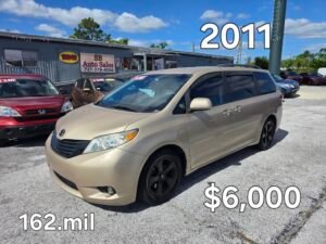 Toyota sienna le